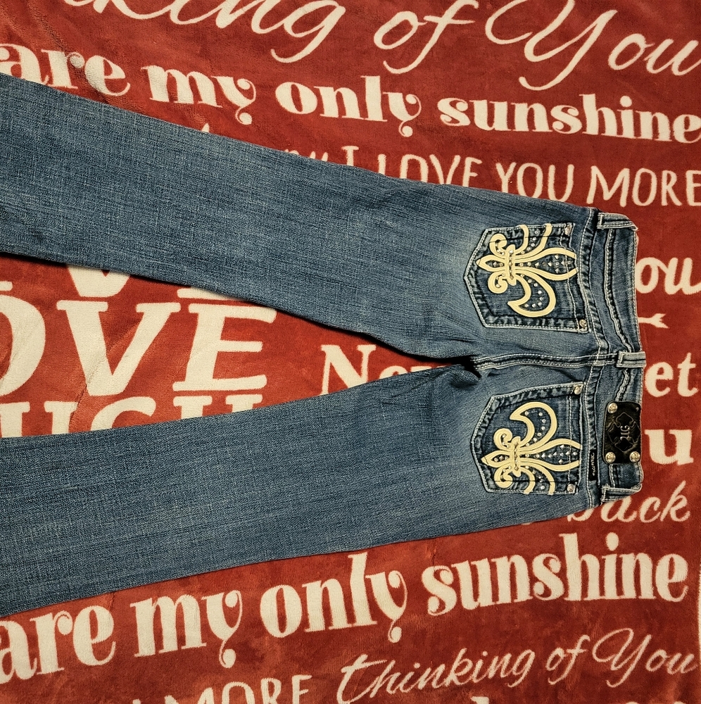 Miss me bootcut jeans size 27, inseam 28'.